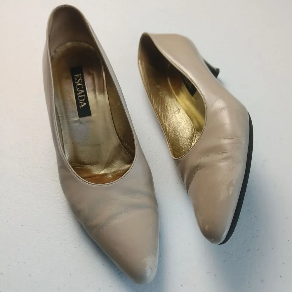 Escada Vintage Shoes Leather Pumps Woman Cream and Gold Size 7-B‎ Italian